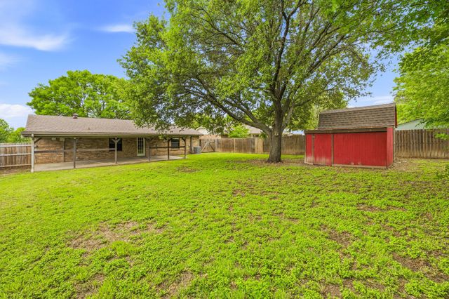 1414 W Torrey Street, Granbury, TX 76048