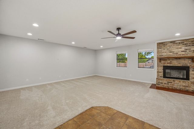 1414 W Torrey Street, Granbury, TX 76048
