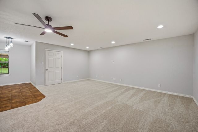 1414 W Torrey Street, Granbury, TX 76048