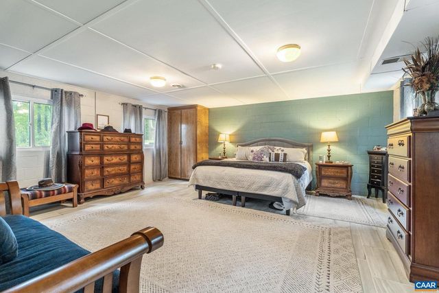 1376B WYATT MOUNTAIN RD, Dyke, VA 22935