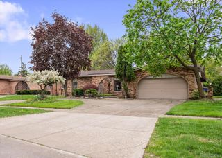 11326 Common Road, Warren, MI 48093