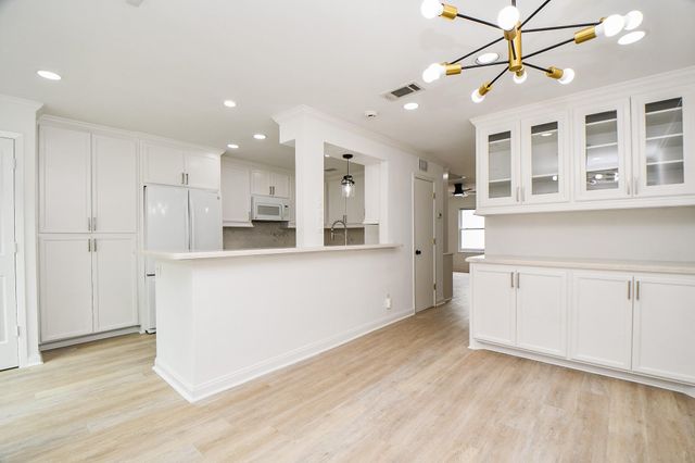 6114 Kirby Drive, Houston, TX 77005