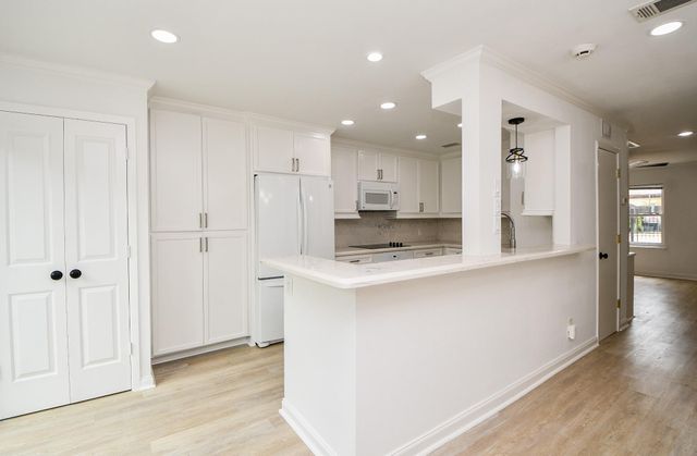 6114 Kirby Drive, Houston, TX 77005