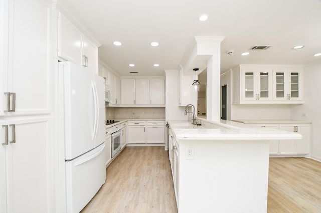 6114 Kirby Drive, Houston, TX 77005