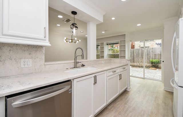 6114 Kirby Drive, Houston, TX 77005