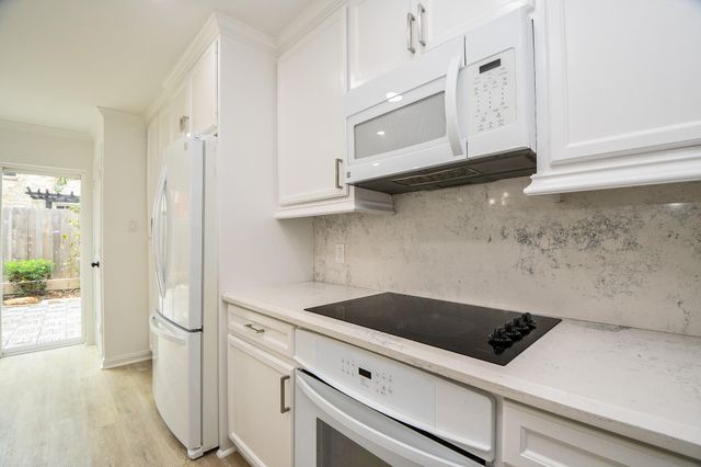 6114 Kirby Drive, Houston, TX 77005