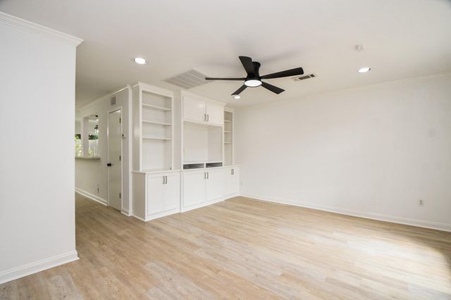 6114 Kirby Drive, Houston, TX 77005