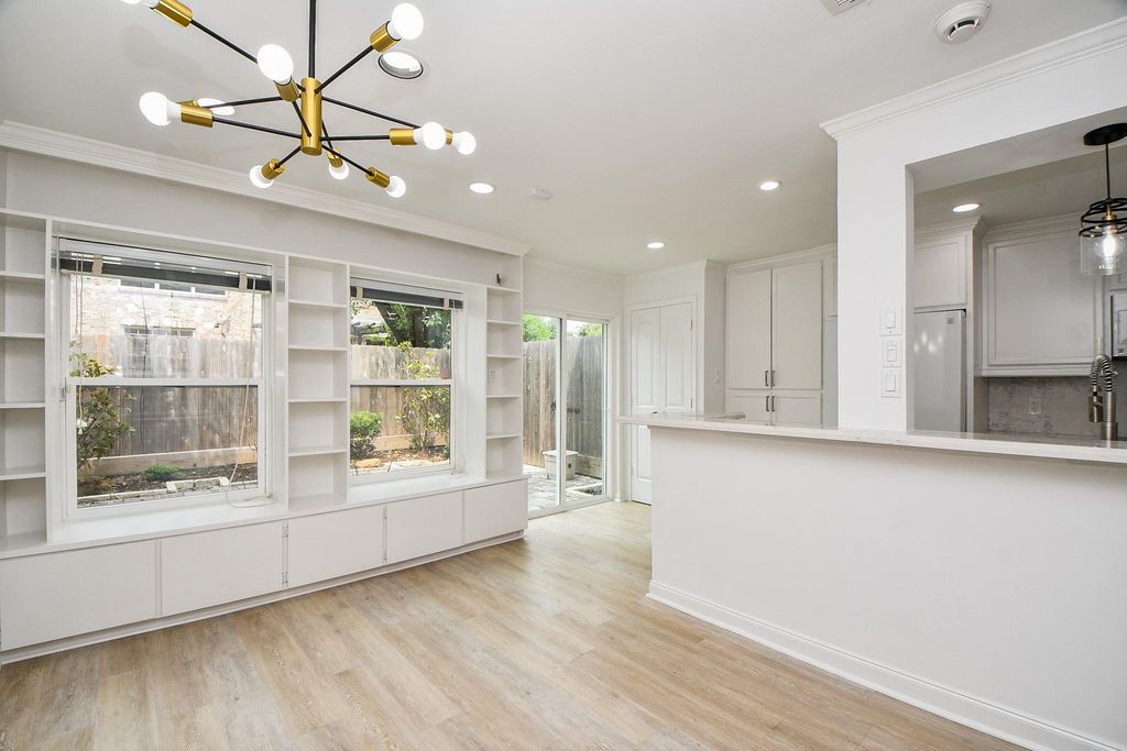 6114 Kirby Drive, Houston, TX 77005
