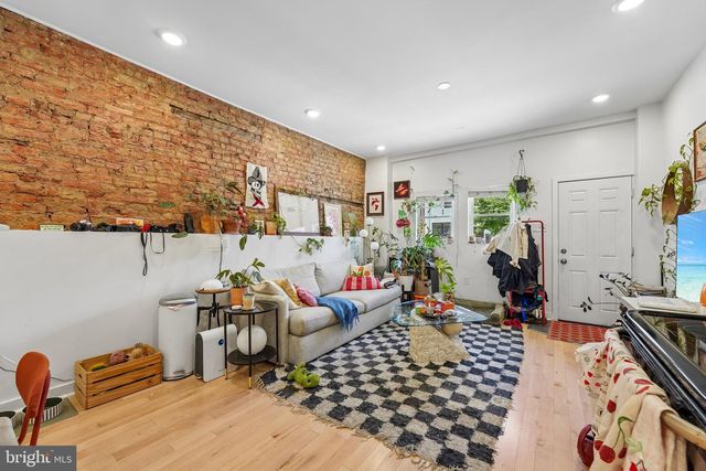 2201 E HUNTINGDON ST, Philadelphia, PA 19125
