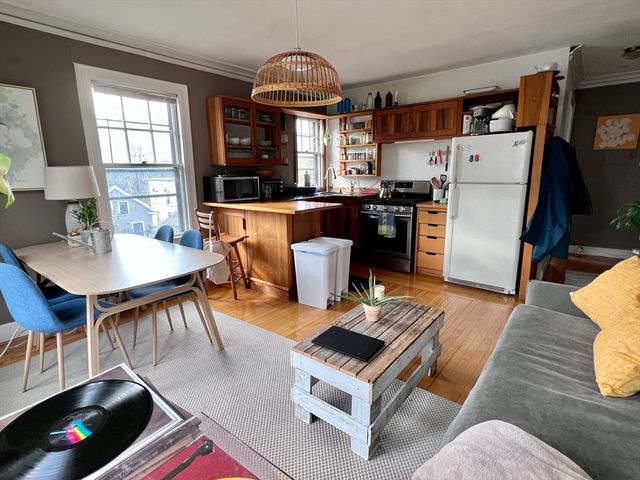 34 Ash St 404, Cambridge, MA 02138