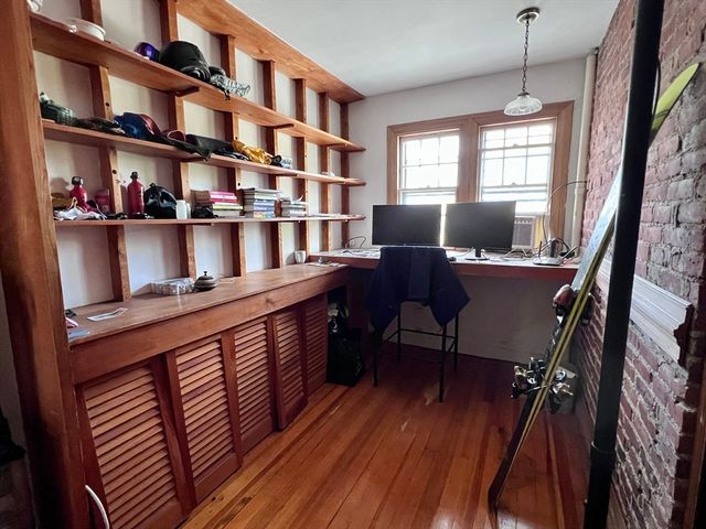 34 Ash St 404, Cambridge, MA 02138