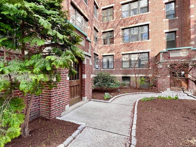 34 Ash St 404, Cambridge, MA 02138