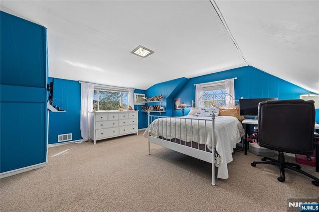 182 Carlson Place, Bergenfield, NJ 07621