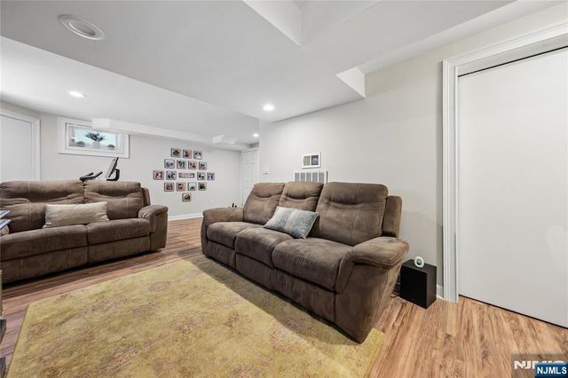 182 Carlson Place, Bergenfield, NJ 07621