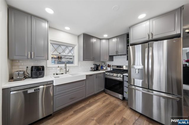 182 Carlson Place, Bergenfield, NJ 07621