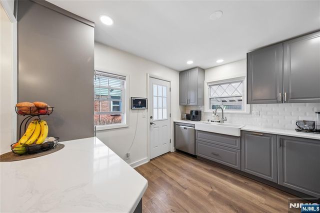 182 Carlson Place, Bergenfield, NJ 07621