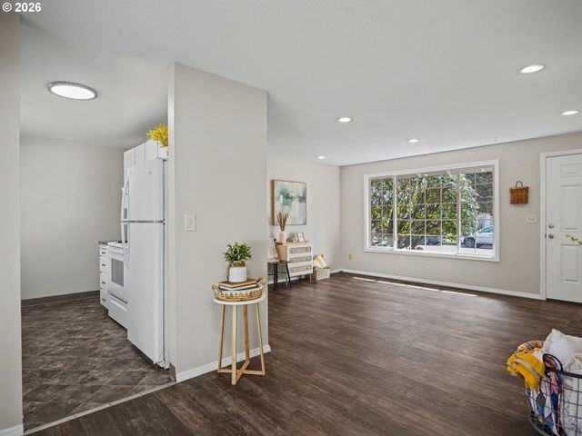 815 Ne 25TH St, Gresham, OR 97030