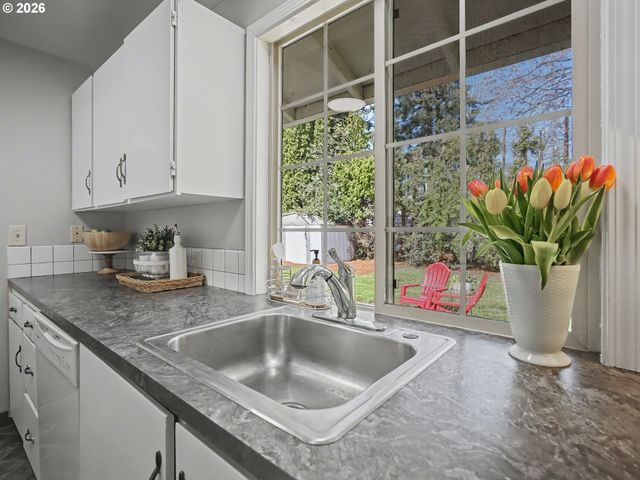 815 Ne 25TH St, Gresham, OR 97030