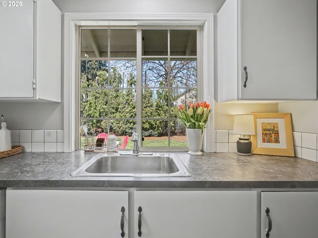 815 Ne 25TH St, Gresham, OR 97030