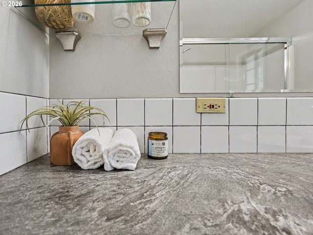 815 Ne 25TH St, Gresham, OR 97030