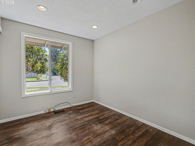 815 Ne 25TH St, Gresham, OR 97030