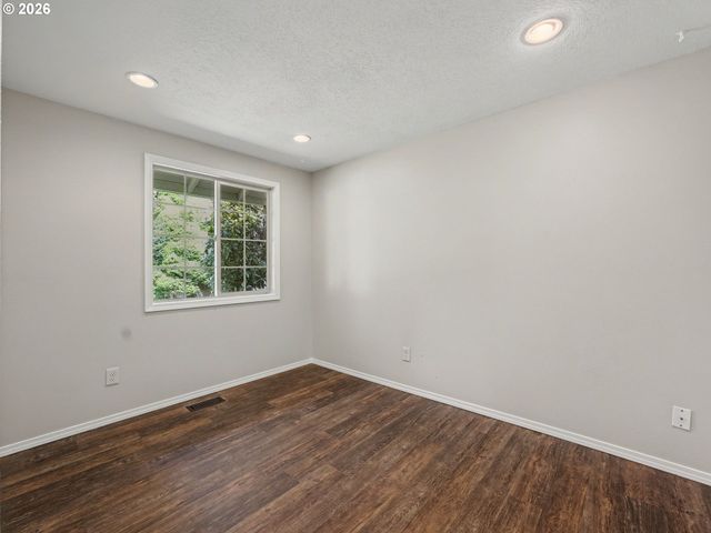 815 Ne 25TH St, Gresham, OR 97030