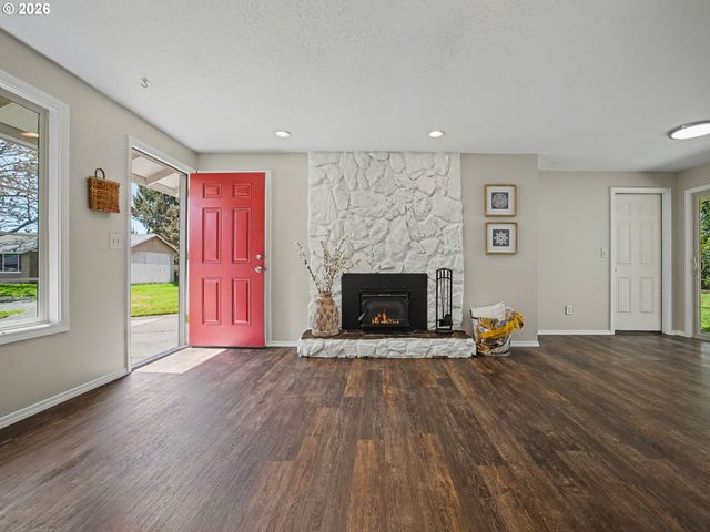 815 Ne 25TH St, Gresham, OR 97030