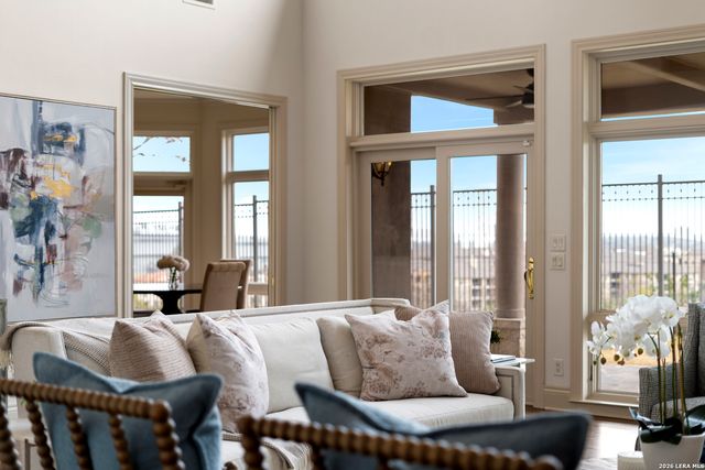 7 Oxford Hall, San Antonio, TX 78209