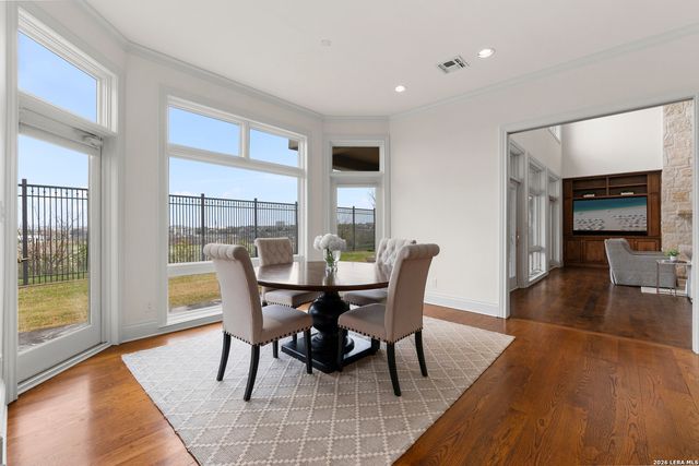 7 Oxford Hall, San Antonio, TX 78209