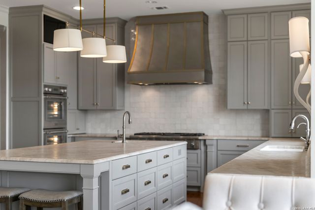 7 Oxford Hall, San Antonio, TX 78209