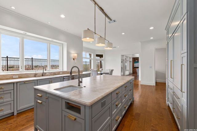 7 Oxford Hall, San Antonio, TX 78209