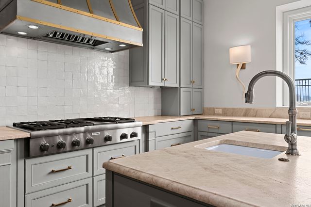 7 Oxford Hall, San Antonio, TX 78209