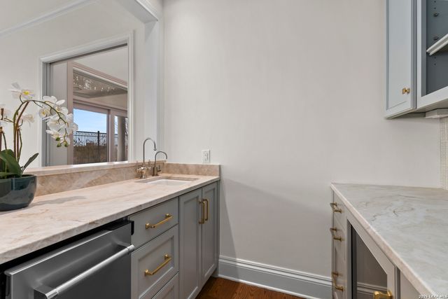 7 Oxford Hall, San Antonio, TX 78209