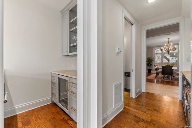 7 Oxford Hall, San Antonio, TX 78209