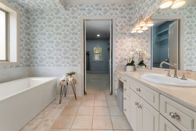 7 Oxford Hall, San Antonio, TX 78209