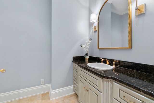 7 Oxford Hall, San Antonio, TX 78209