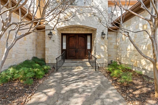 7 Oxford Hall, San Antonio, TX 78209