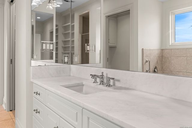 7 Oxford Hall, San Antonio, TX 78209