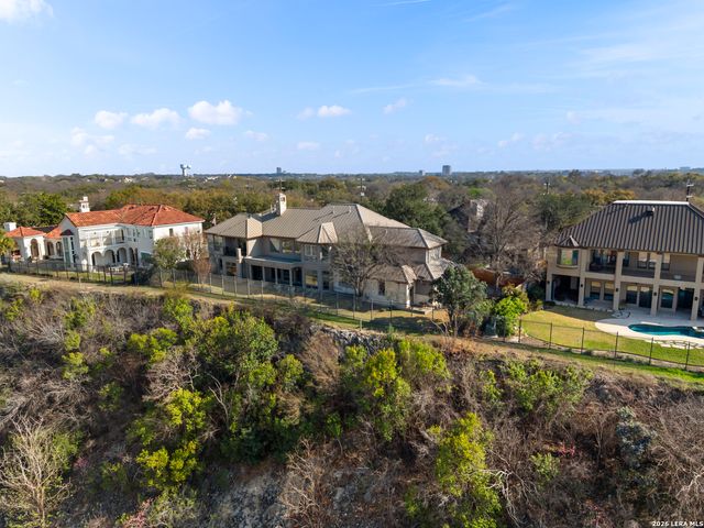 7 Oxford Hall, San Antonio, TX 78209