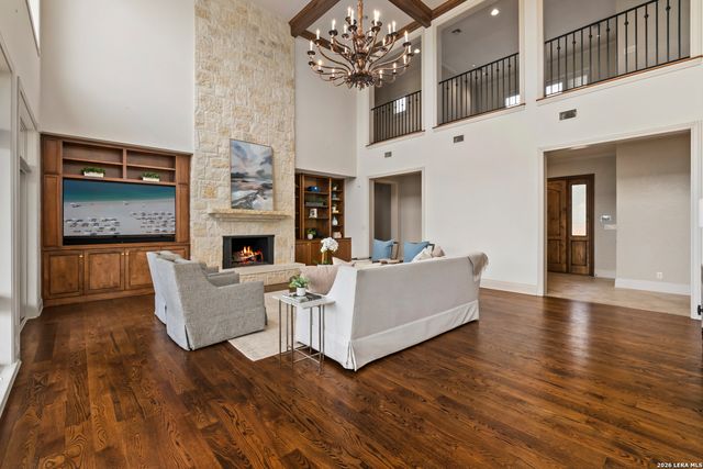 7 Oxford Hall, San Antonio, TX 78209