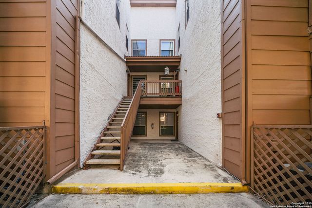 4107 Medical Dr Apt 2204, San Antonio, TX 78229