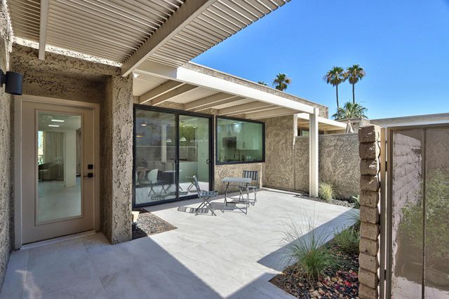 842 N Calle De Pinos, Palm Springs, CA 92262