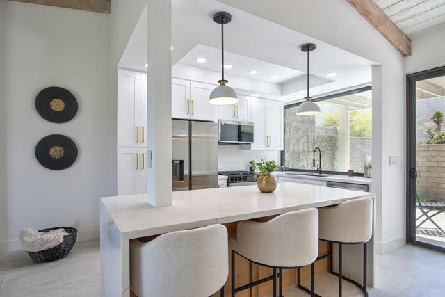 842 N Calle De Pinos, Palm Springs, CA 92262