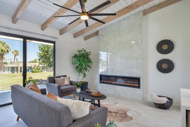 842 N Calle De Pinos, Palm Springs, CA 92262