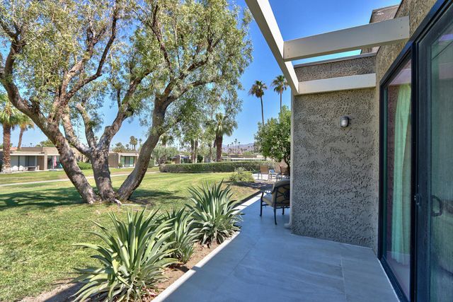 842 N Calle De Pinos, Palm Springs, CA 92262