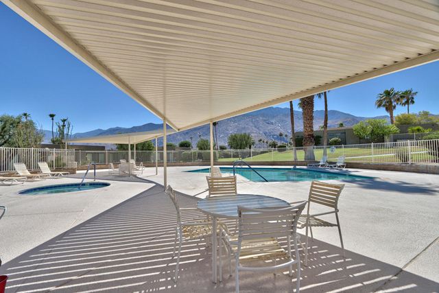 842 N Calle De Pinos, Palm Springs, CA 92262