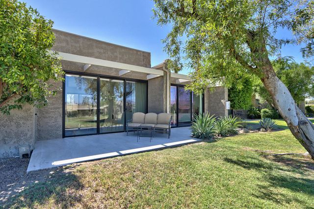 842 N Calle De Pinos, Palm Springs, CA 92262