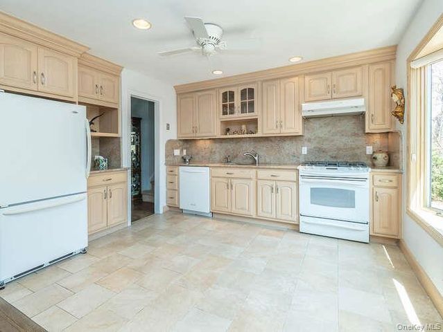 1106 Glen Cove Avenue, Glen Head, NY 11545