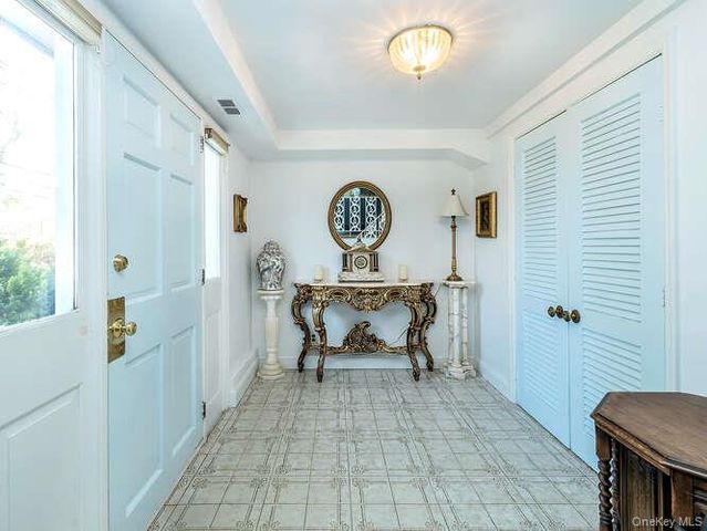 1106 Glen Cove Avenue, Glen Head, NY 11545