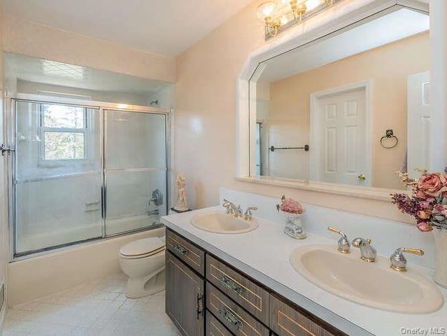 1106 Glen Cove Avenue, Glen Head, NY 11545